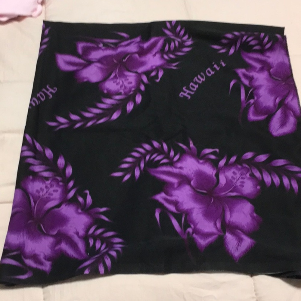 Hawaii Sarong NWT. Size is 72” x 46”.